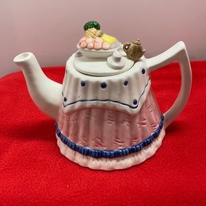Tablecloth Tea Pot